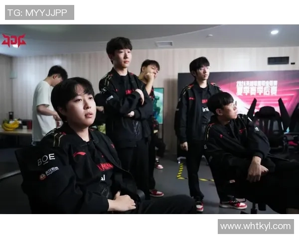 电竞新闻世界大师赛中JDG团队配合表现分析与战术解读